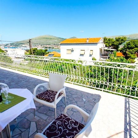 Apartments Ivana Трогир Экстерьер фото